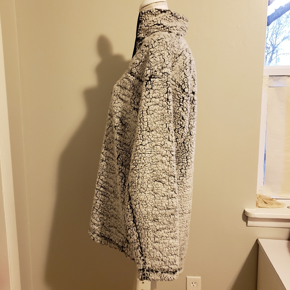 Sherpa Pullover - Picture 4 of 6